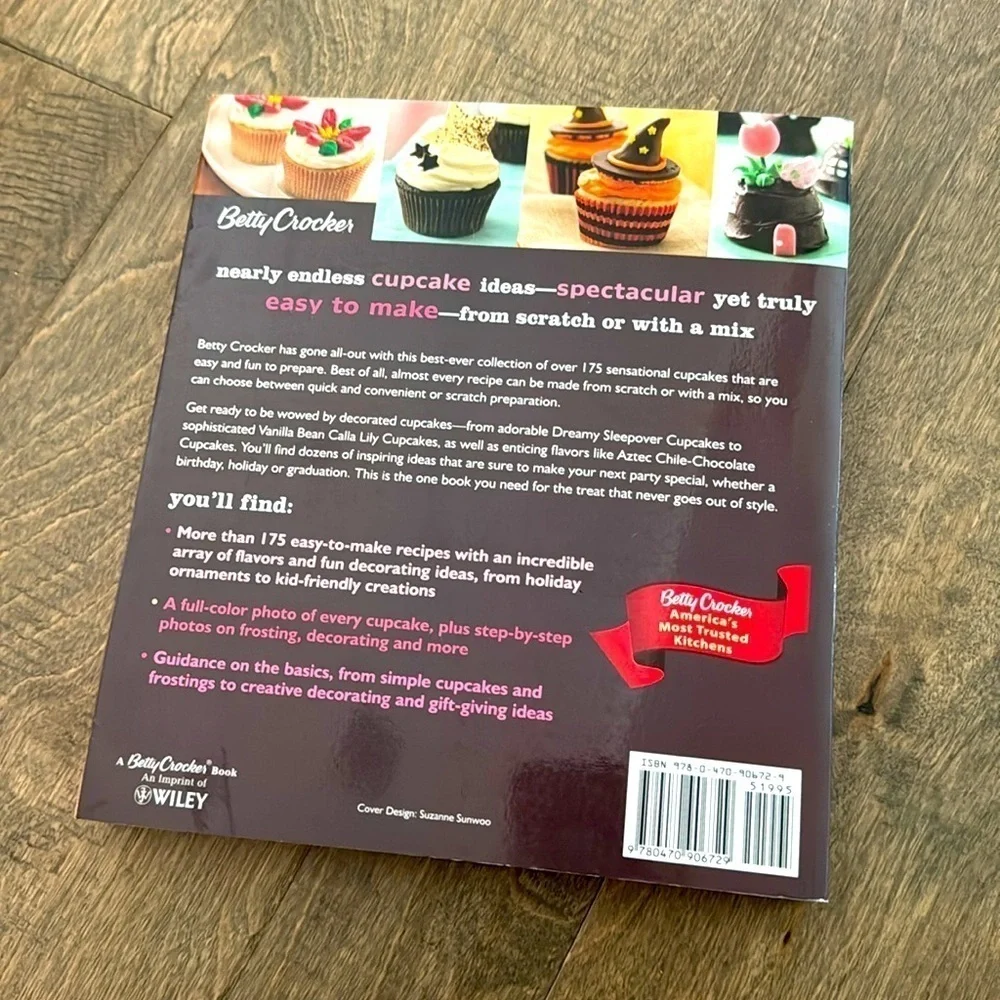 Betty Crocker The Big Book Of Cupcakes Paperback Party Baking Cookbook